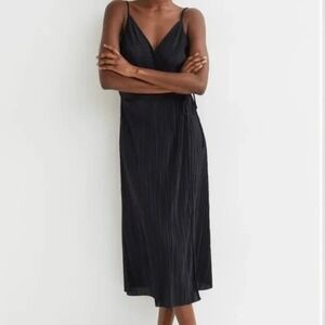 H&M Womens M Black Textured Sleeveless Wrap Dress V Neck Chic Cocktail Party